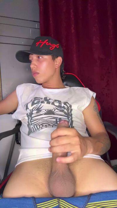 HANDSOME_BOY23