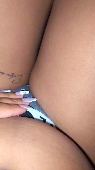 Horny_holdpee