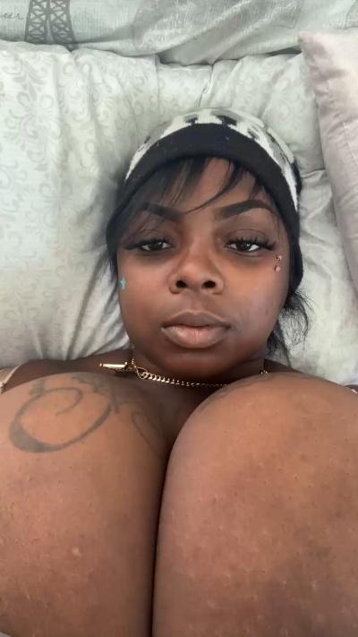 KikiBusty