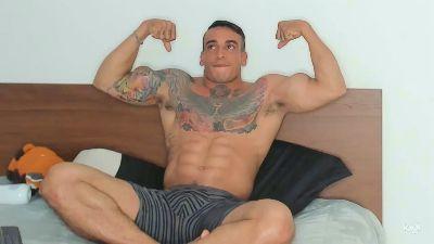 Lucasflexthis_1