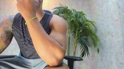 Lucasflexthis_1