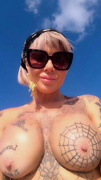 Nanina_hot