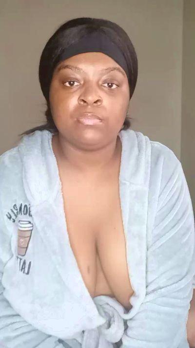 bigtitsqueend