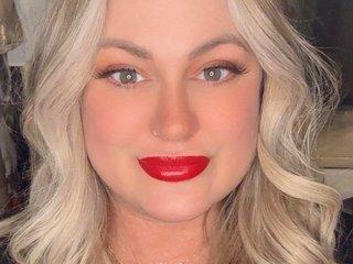 BlondeBrat22