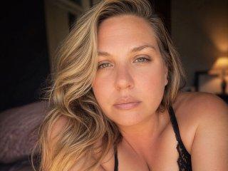 BlondieBigBoobs