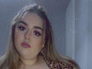 CurvyDollieMae