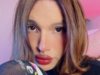 Ella_Thorne
