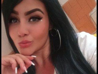 LunaBigtits_77