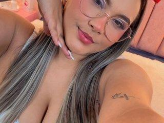 Mia_Laurent