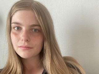 blondeandcute
