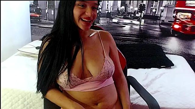 BellaPregnant