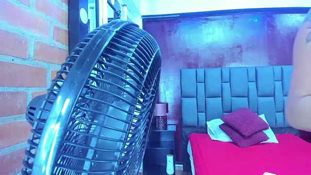 Bella_Hot1