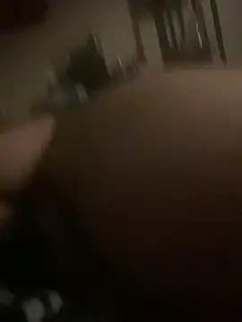 Biguywholikesboth37
