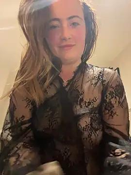 Brunette_Milf_MayaX