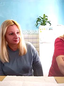 BustyBlondies