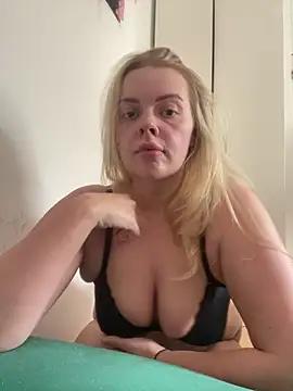 Curvy_Blondie_27XX