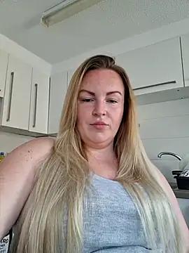 Curvy_Cleo30X