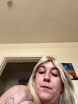 Curvy_Flirty_BlondeX