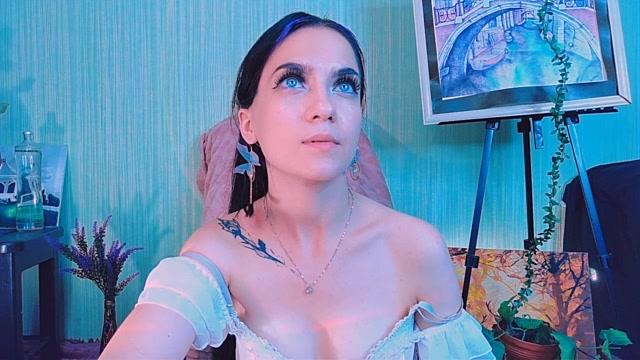 Emma__Mira