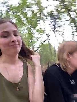Greta_and_Isabelle