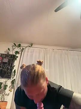 Hot_wife_strapon