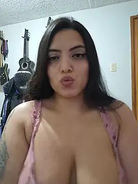 Isabella_Boobss