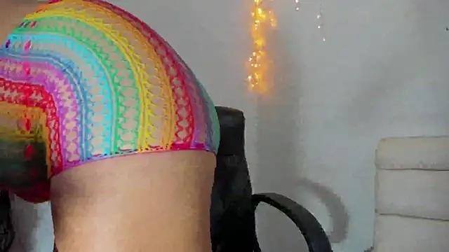Karoline_shy18