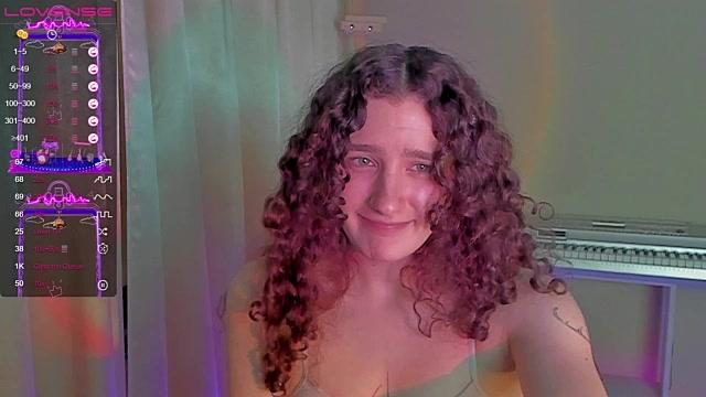 Kellie_Curly