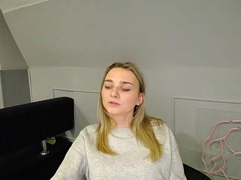 Lara_fly