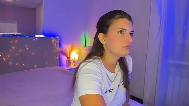 Laura_Leee