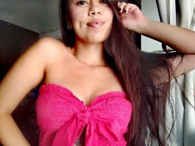 Lauriita_Hot