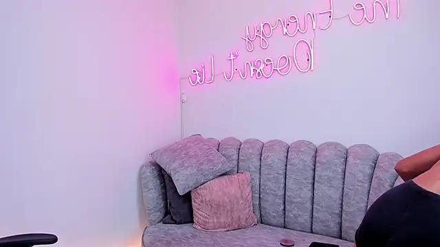 Leila_Nakamura