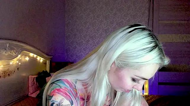 LillyMoure_