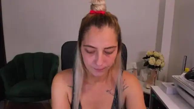 MiaHarper1