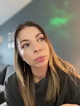 Mia_Ethan