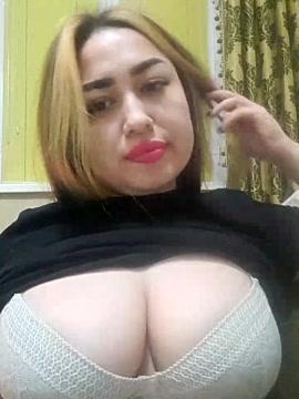 Mia_alone