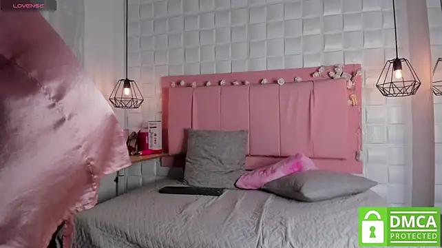 Mia_collins16