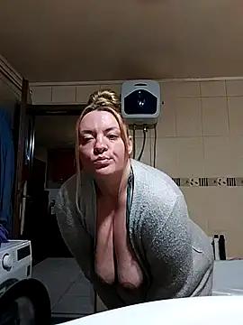 Mommyhotboobies1