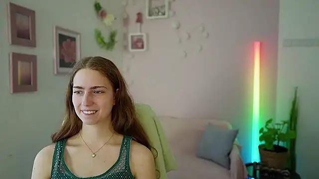 Naomi_Woods18