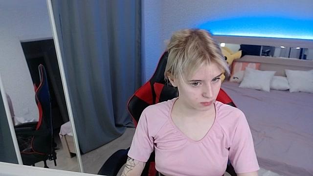 Nicole_coy