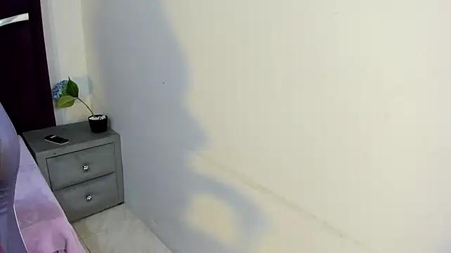 Nyla_Petite