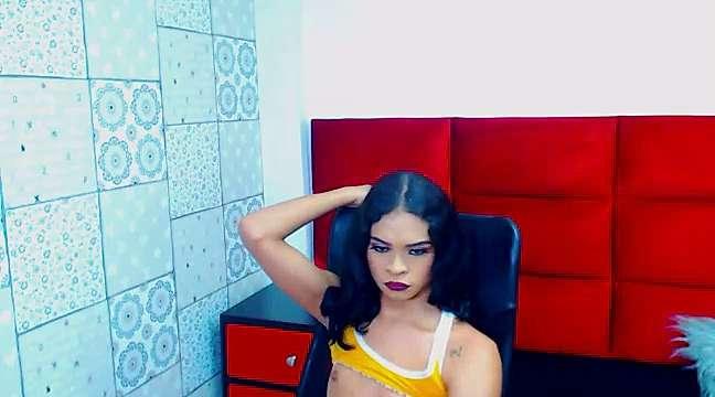 PAULINA_HOT10