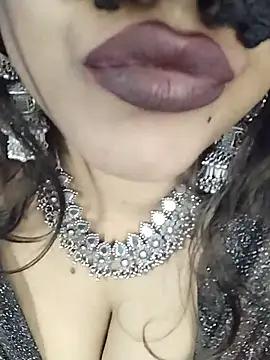 SEXYY_TRANSY_WITH_GIRL