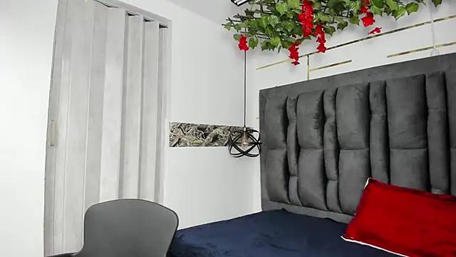 Sara_Naugty