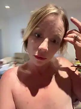 ScarlettRedRose69