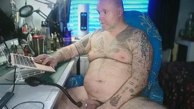 Tattooed_Dilf_01