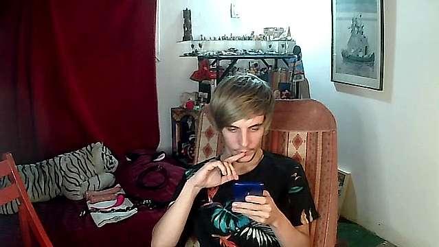 XxEmiBoyxX