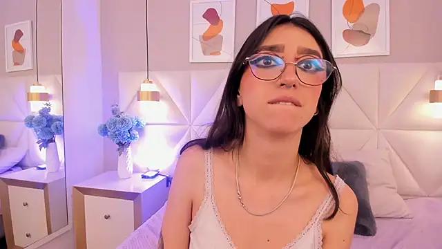 Zoey_kiss_