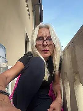 adella13