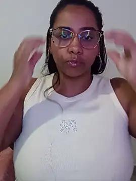 annie_maracas